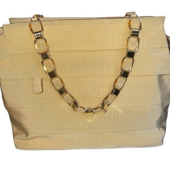 Salvatore Ferragamo Cream Shoulder Bag - Picture 2 of 7